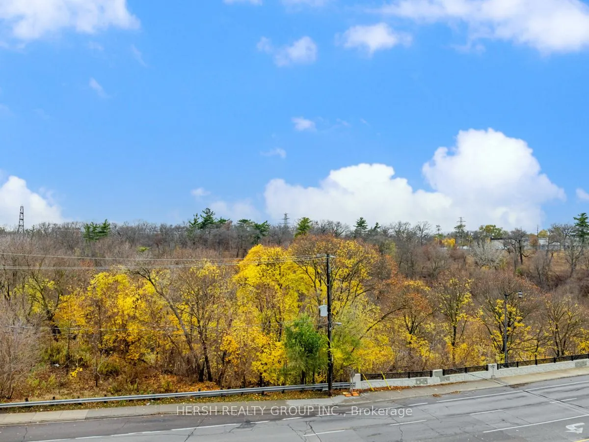 160 Kingsway Cres, #411