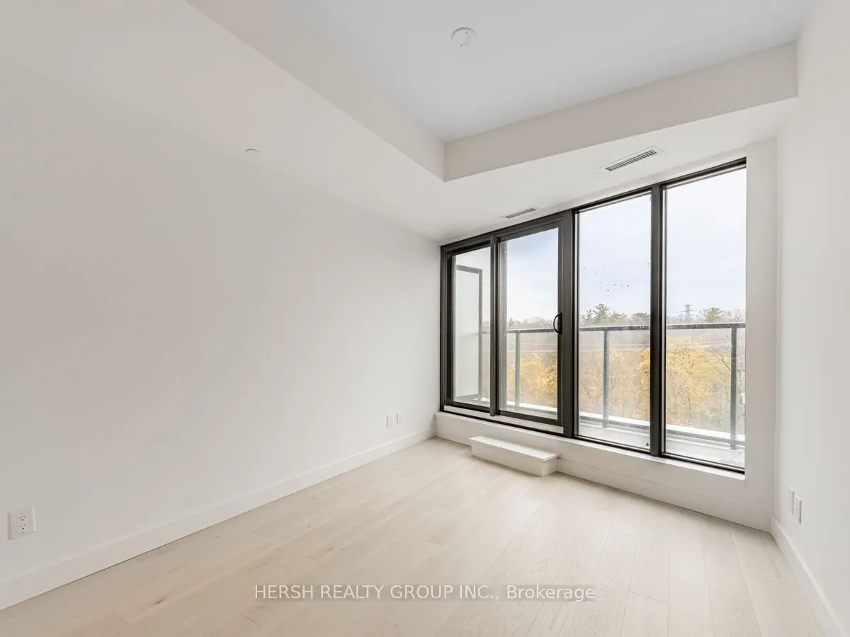 160 Kingsway Cres, #411