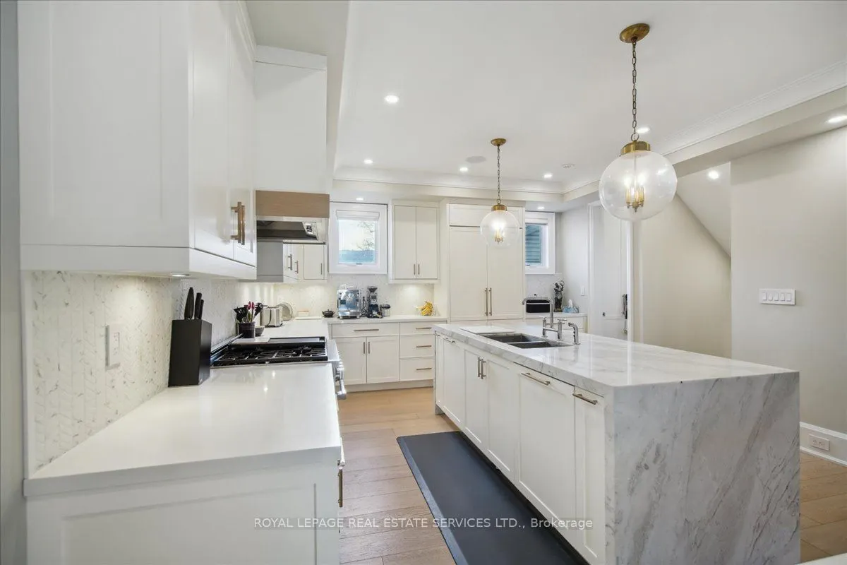 336 Robinson Street, #2