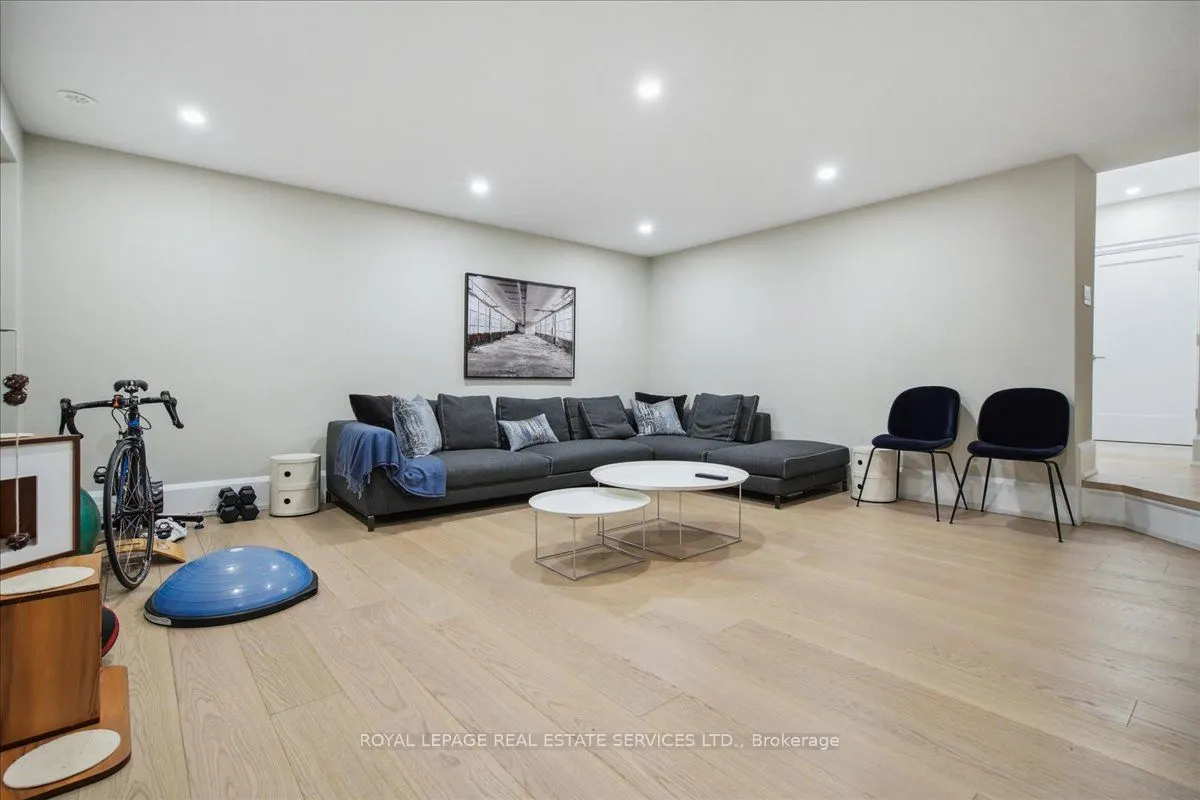 336 Robinson Street, #2
