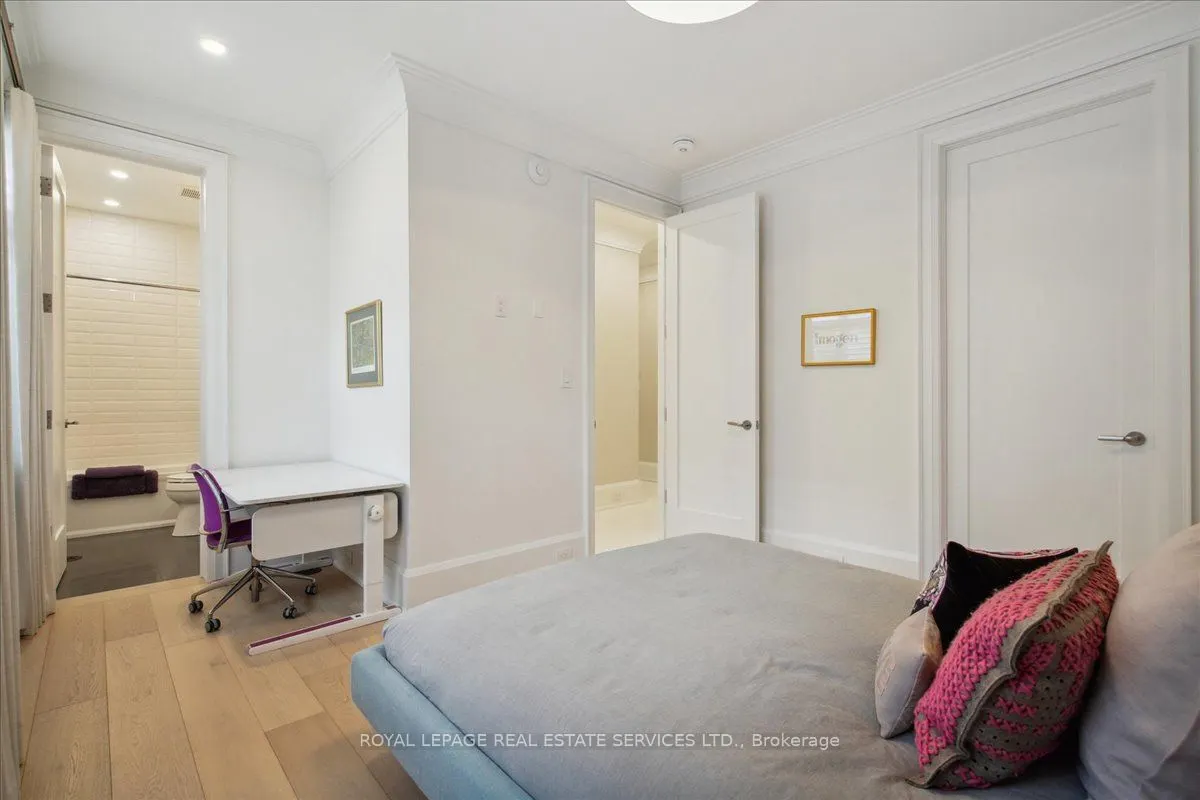 336 Robinson Street, #2