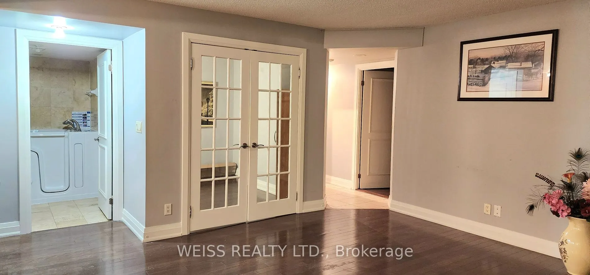 2737 Keele St, #402