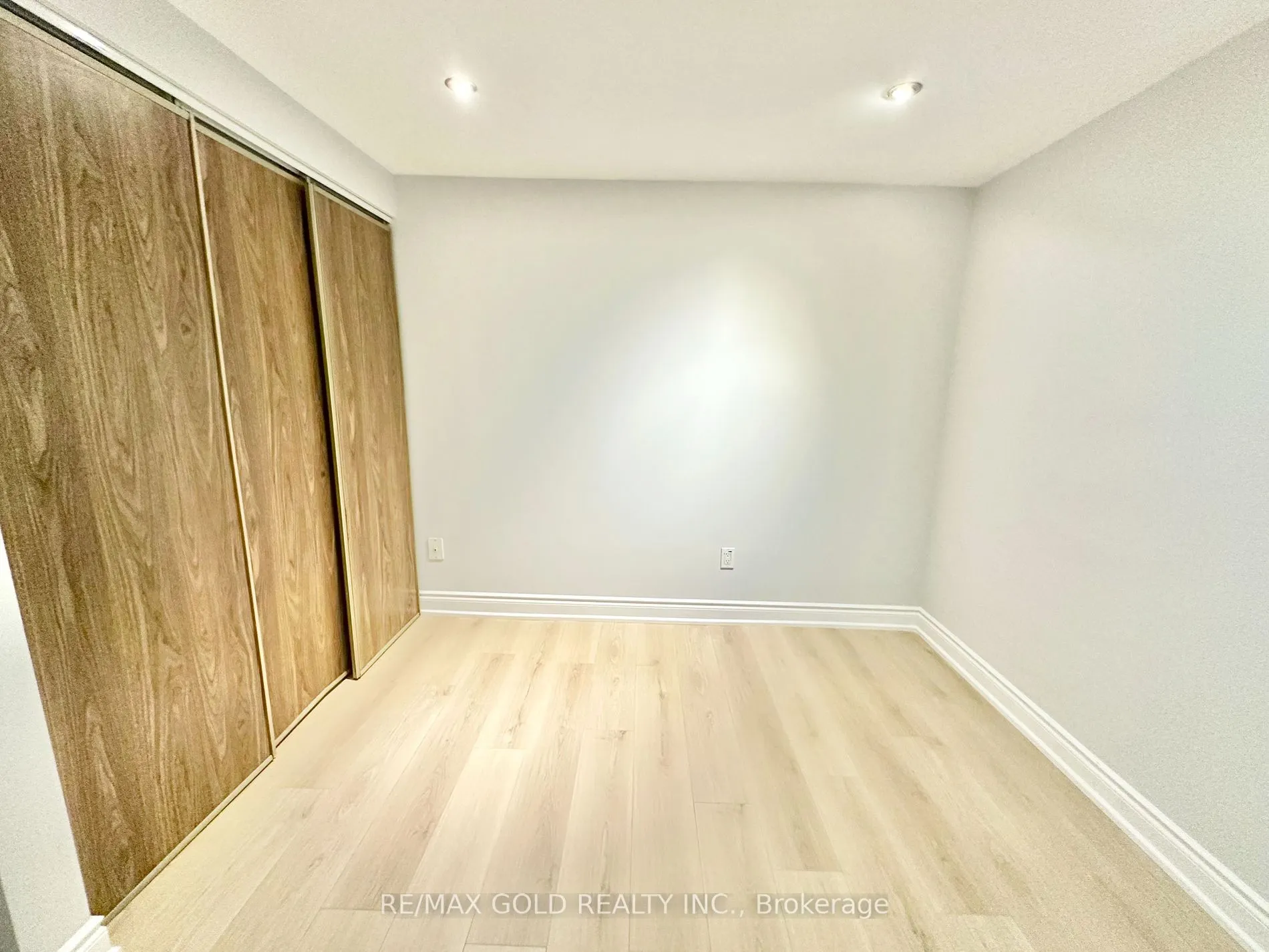 5967 Ladyburn Cres