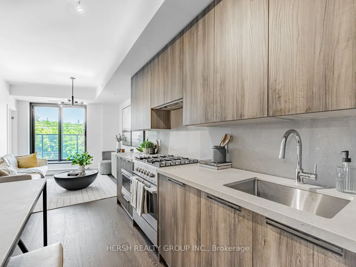 160 Kingsway Cres, #310