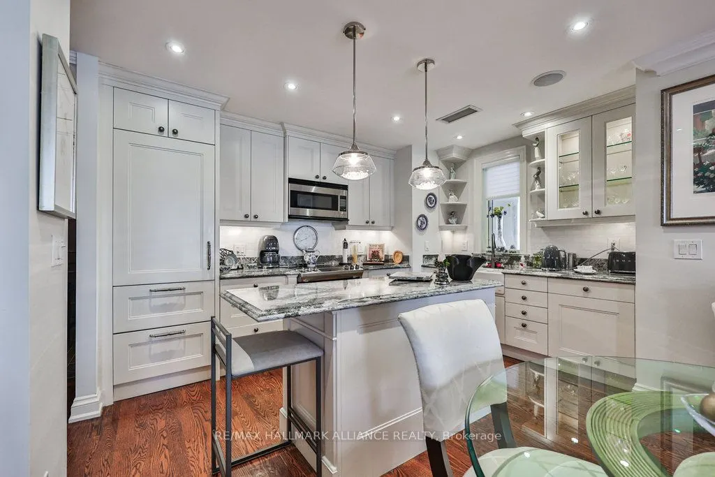 111 Forsythe St, #201