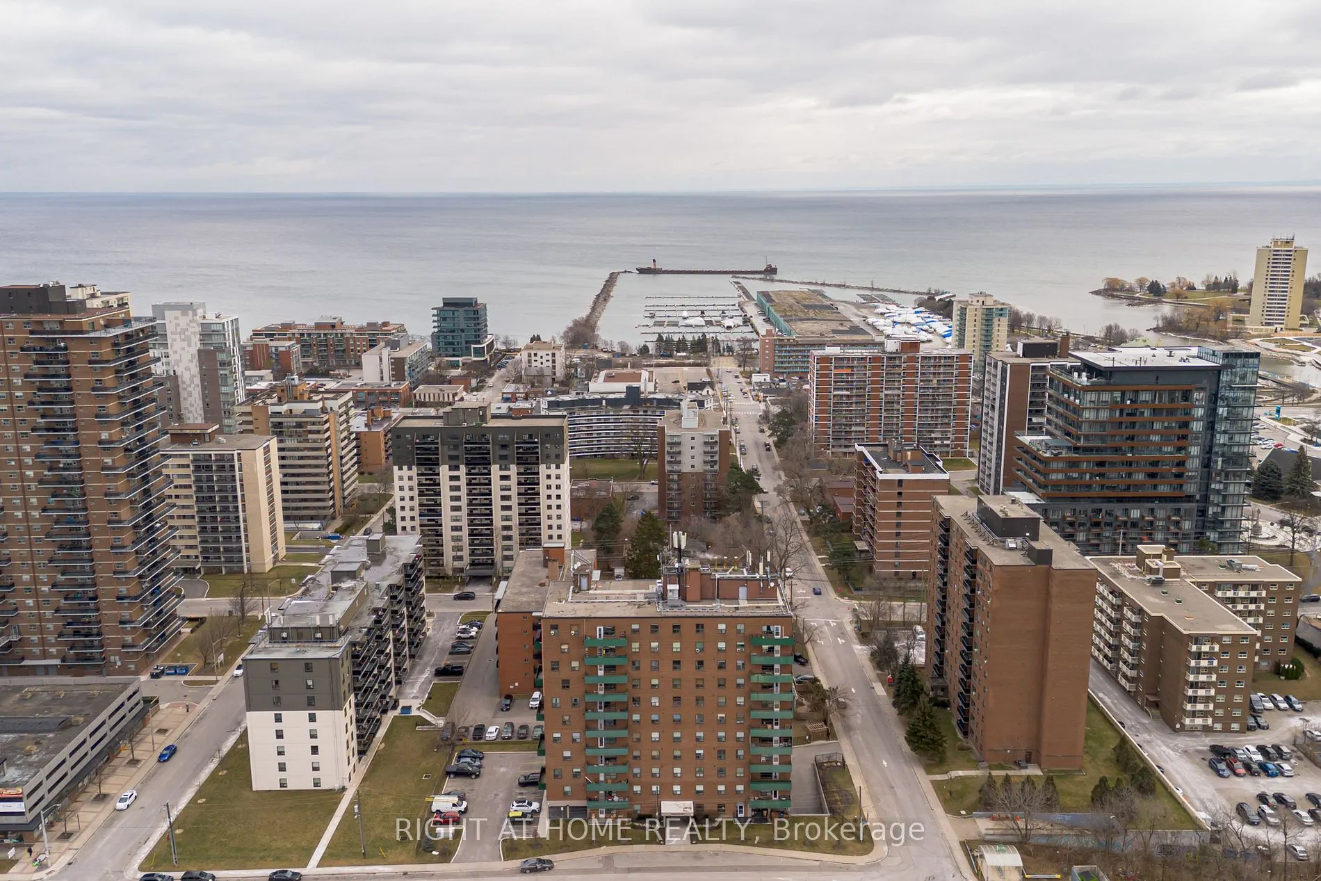 49 Queen St E, #101