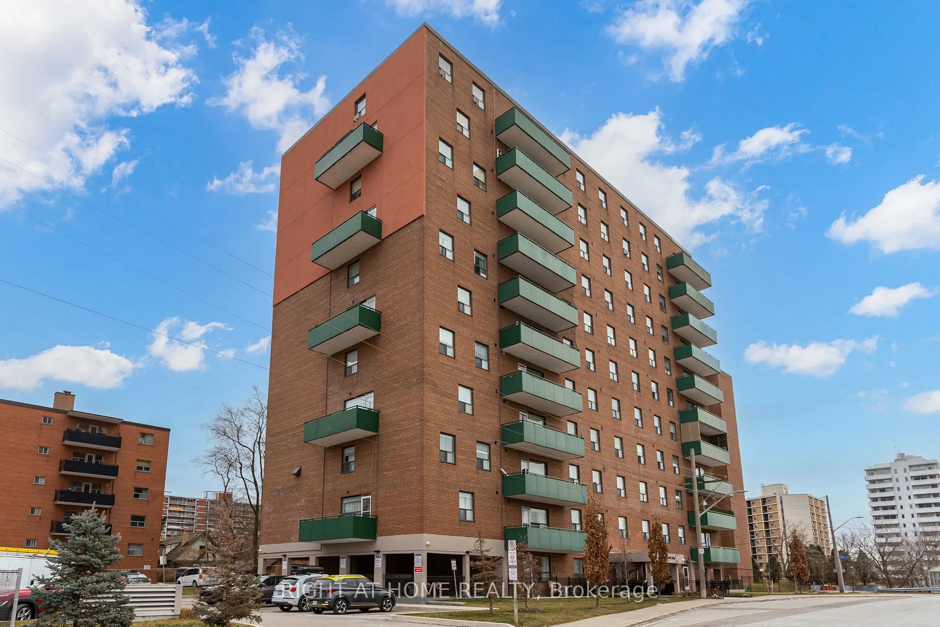 49 Queen St E, #101