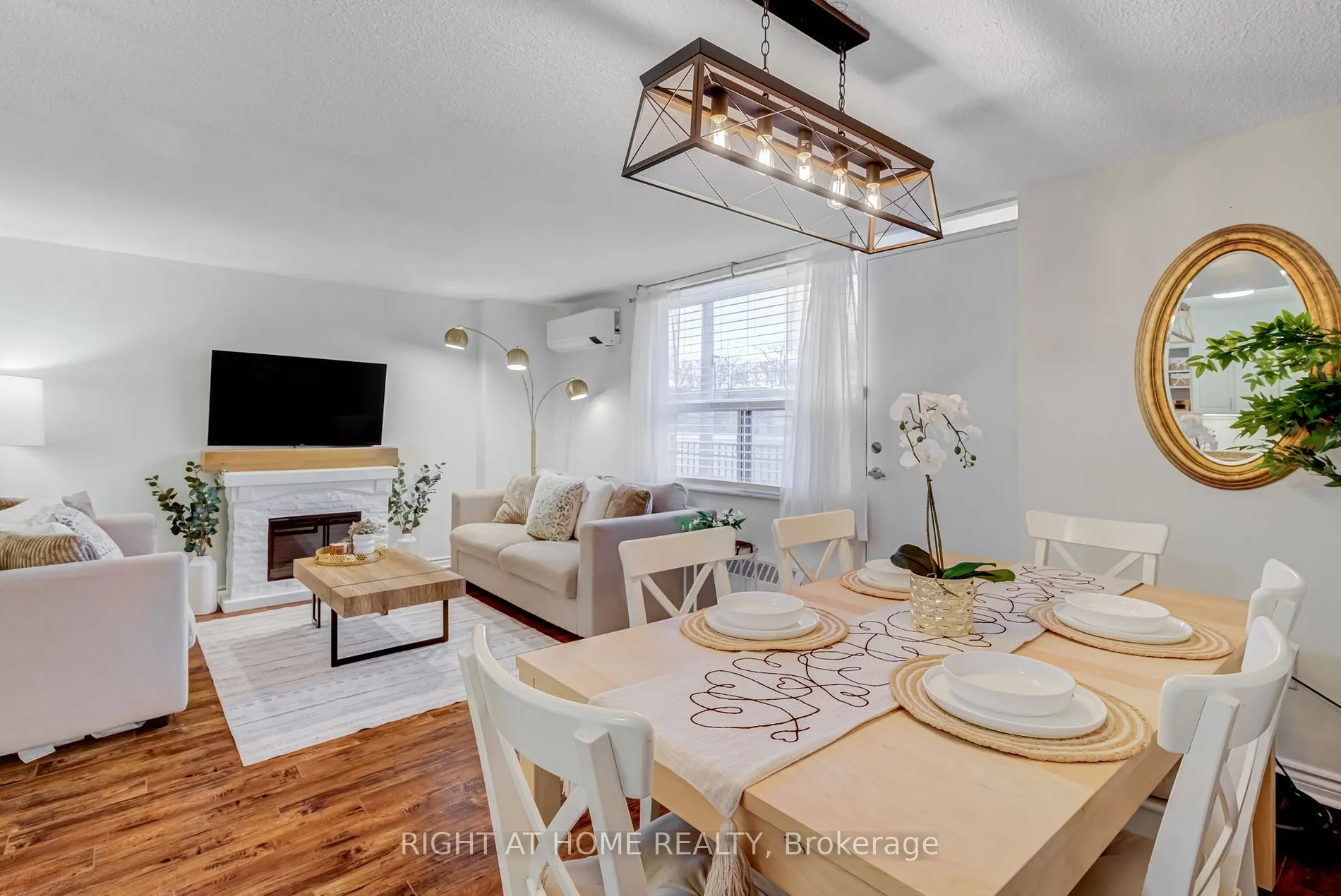 49 Queen St E, #101