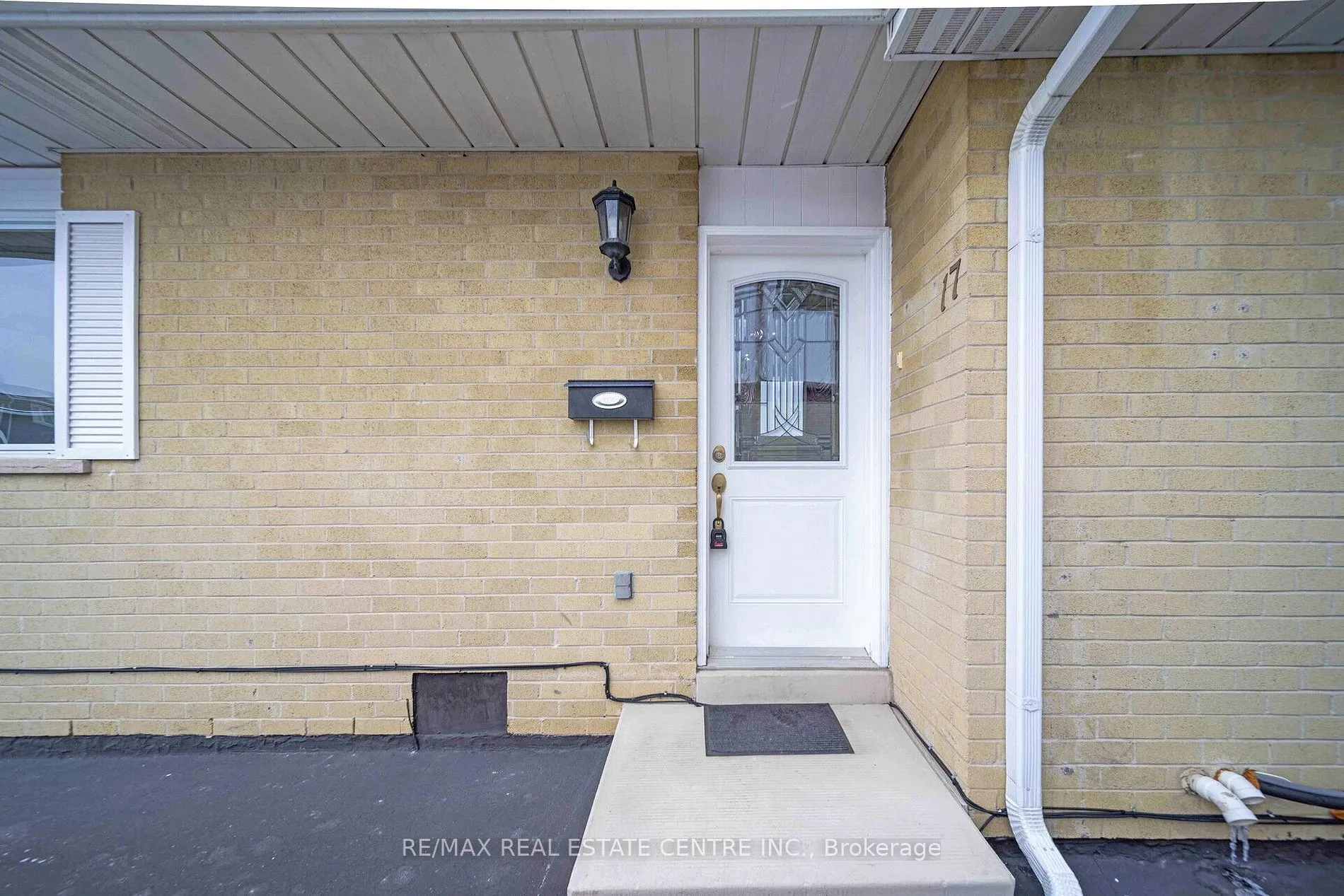 17 Haley Crt