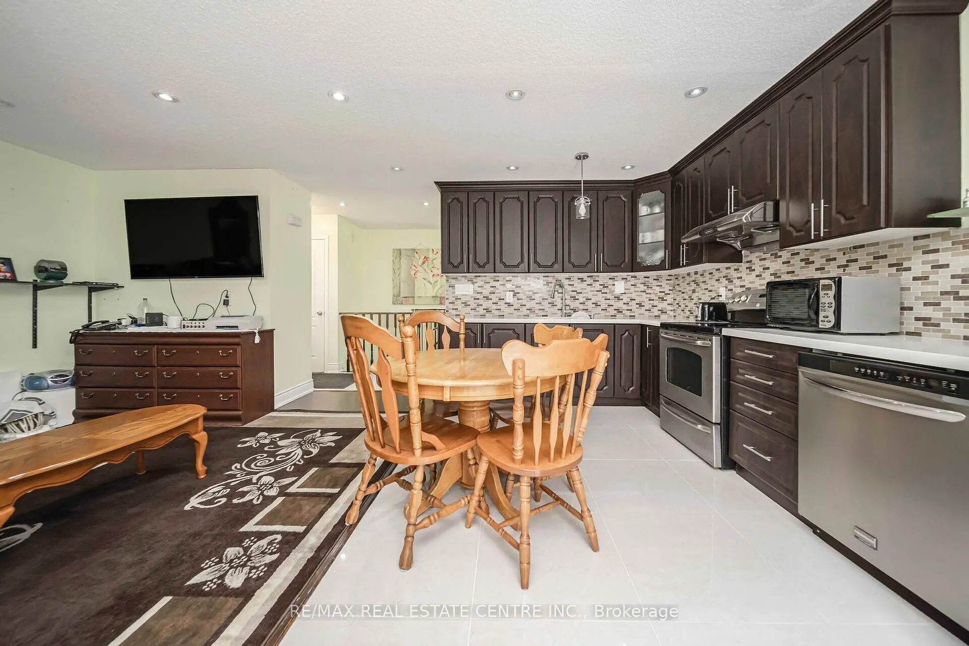 17 Haley Crt
