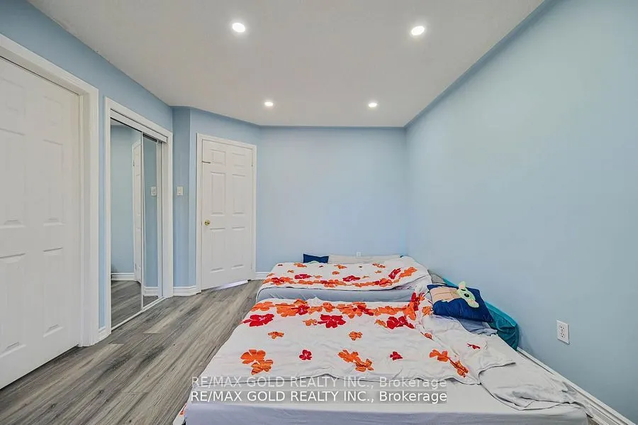 39 Blue Spruce St