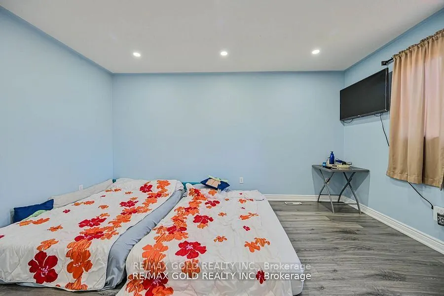 39 Blue Spruce St