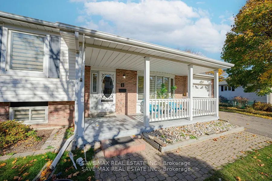 2 Geneva Cres