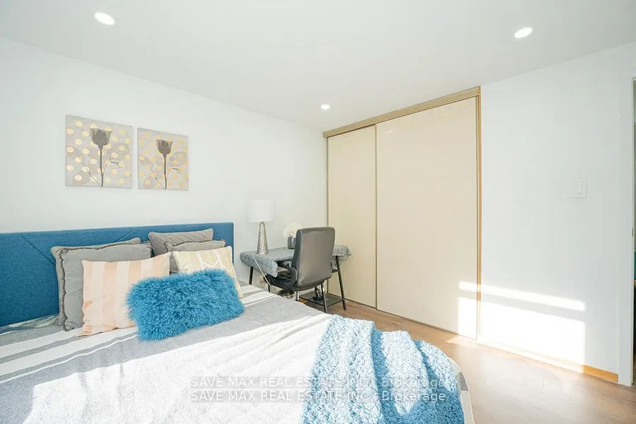 2 Geneva Cres