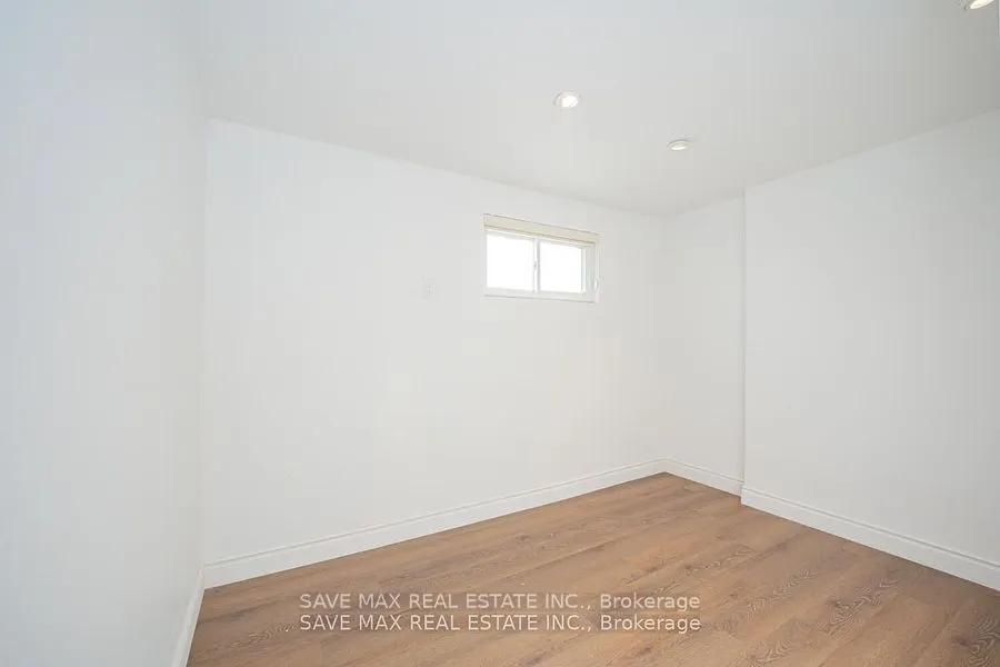 2 Geneva Cres