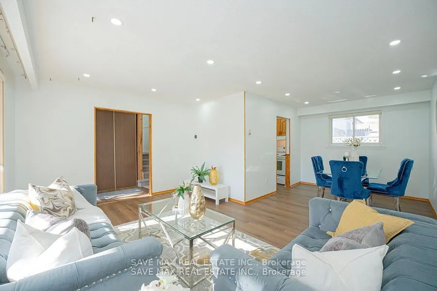 2 Geneva Cres
