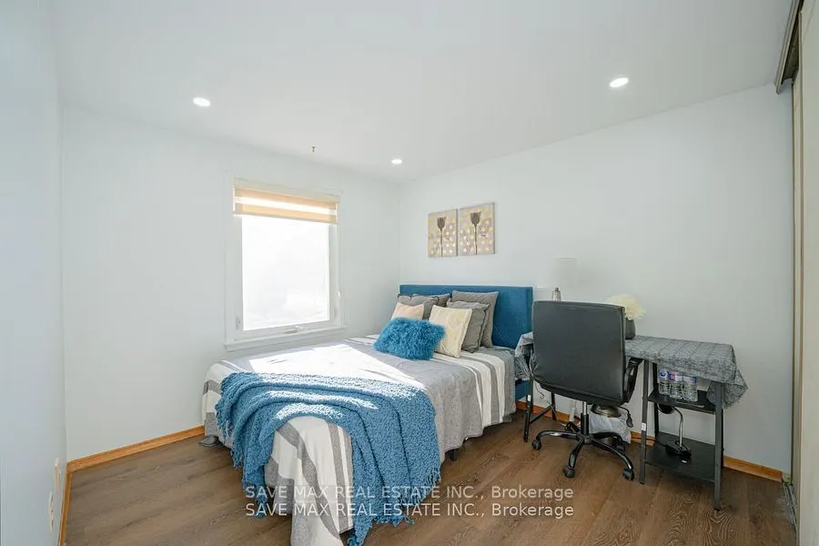 2 Geneva Cres