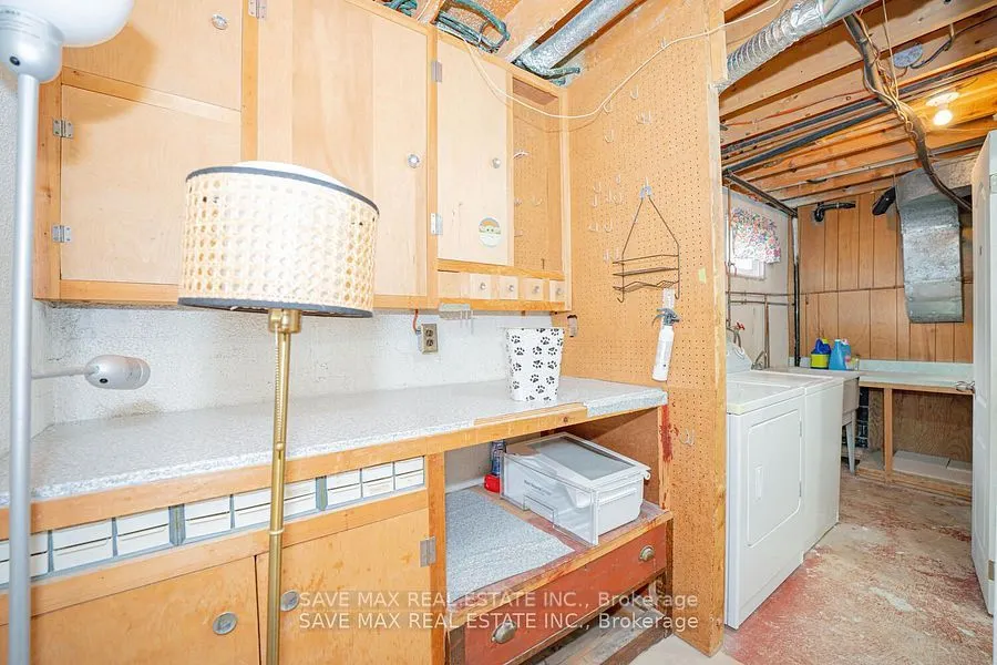 2 Geneva Cres