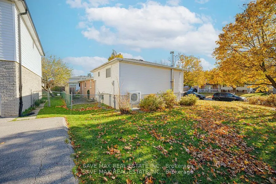 2 Geneva Cres