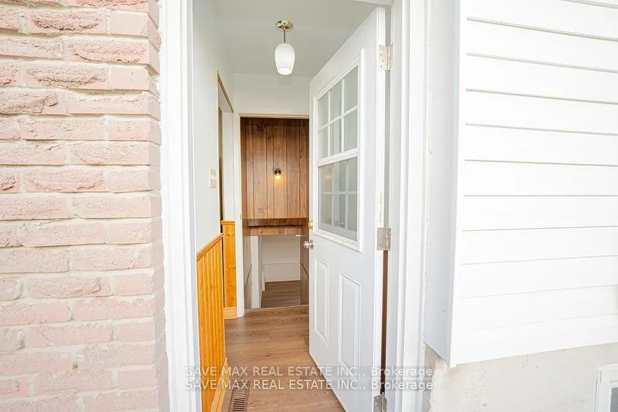 2 Geneva Cres