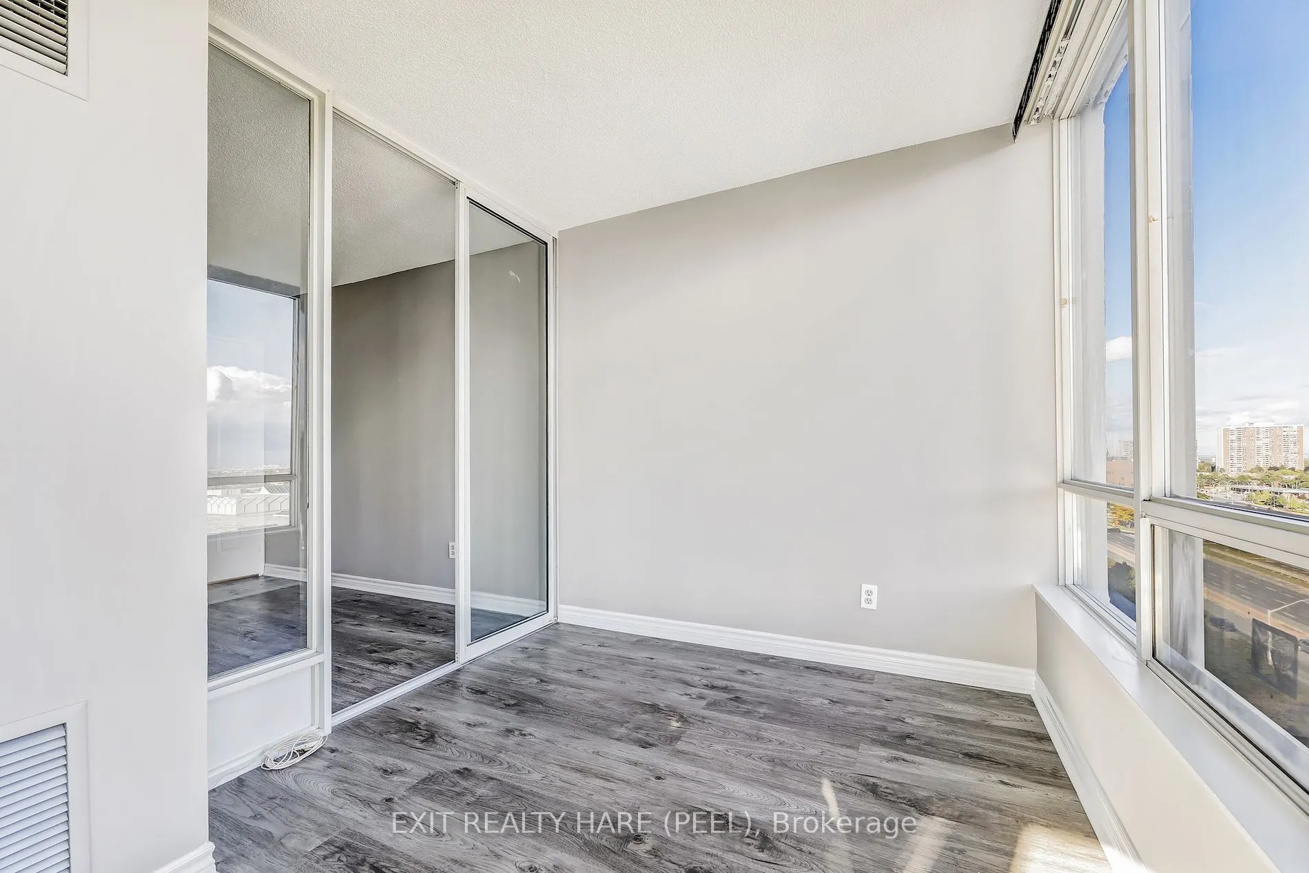 26 Hanover Rd, #1002