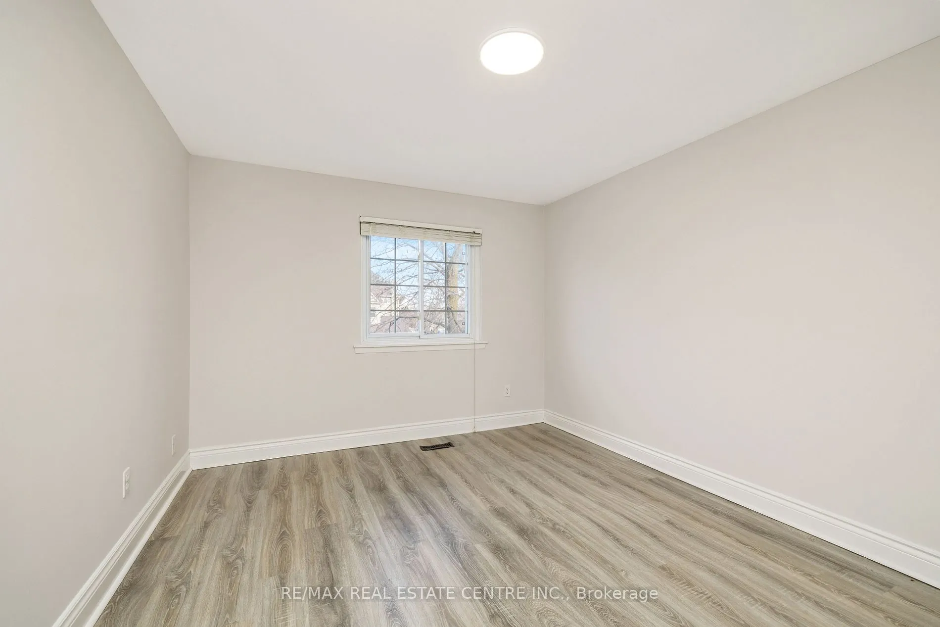 738 Briar Cres