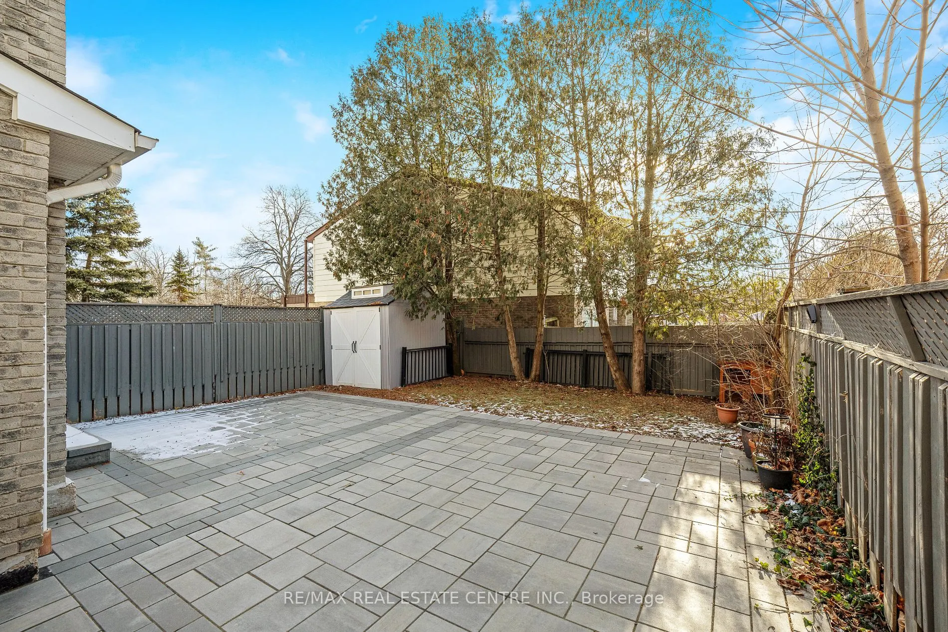 738 Briar Cres
