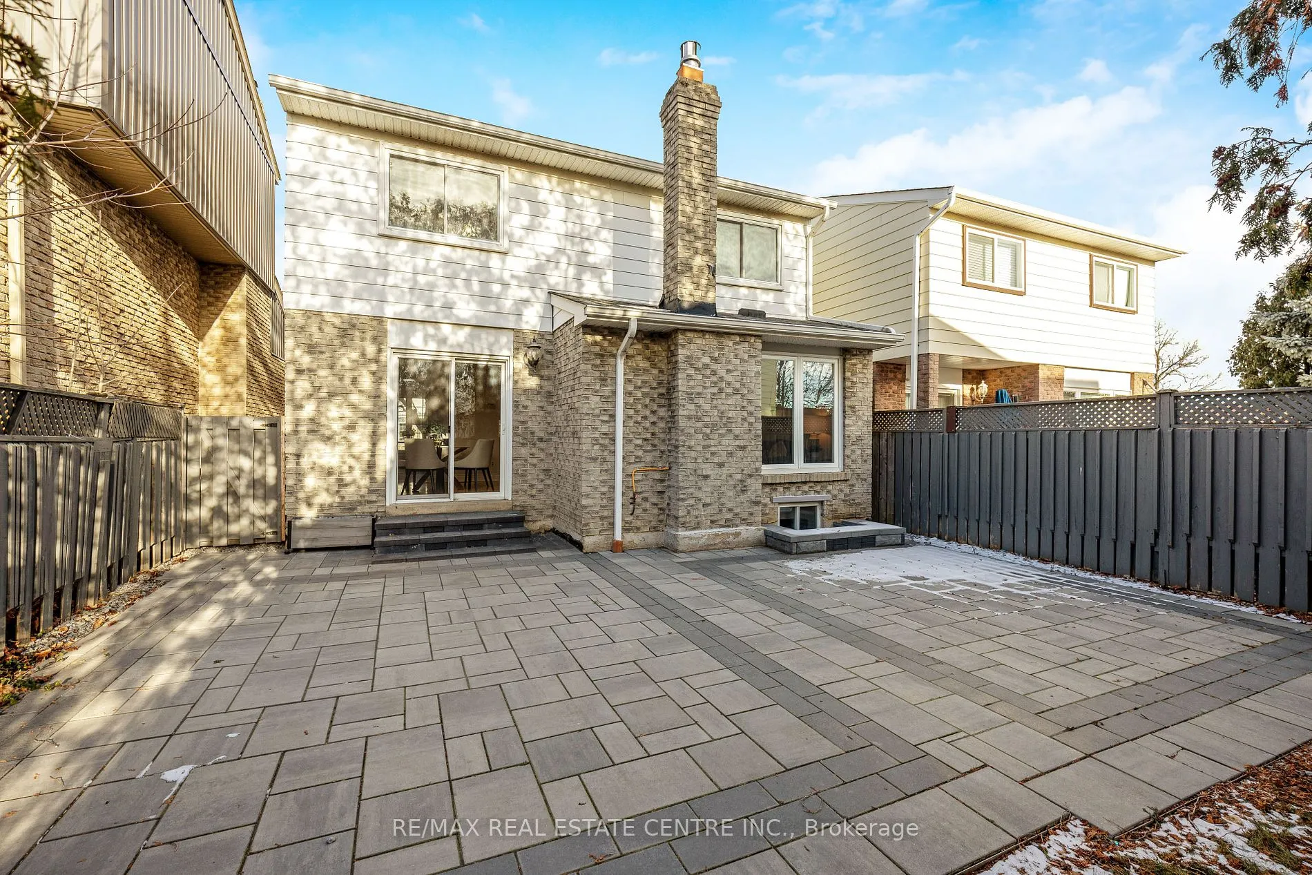 738 Briar Cres