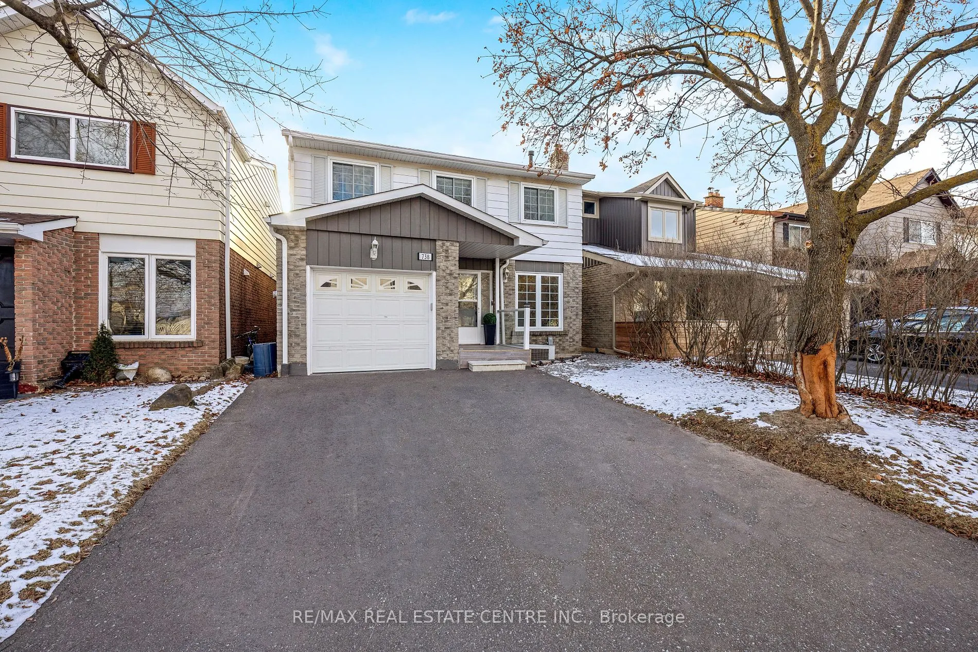 738 Briar Cres