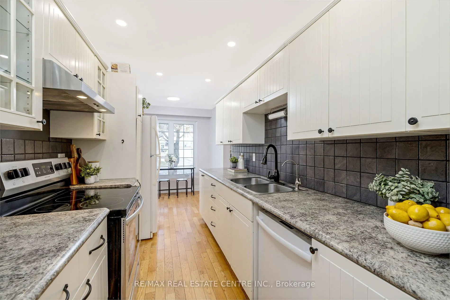 738 Briar Cres