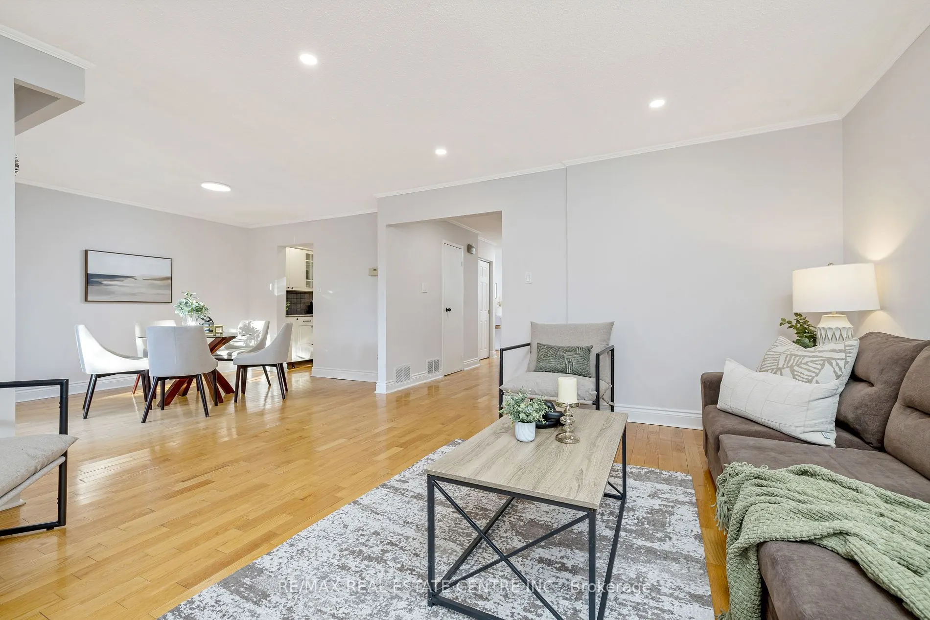 738 Briar Cres