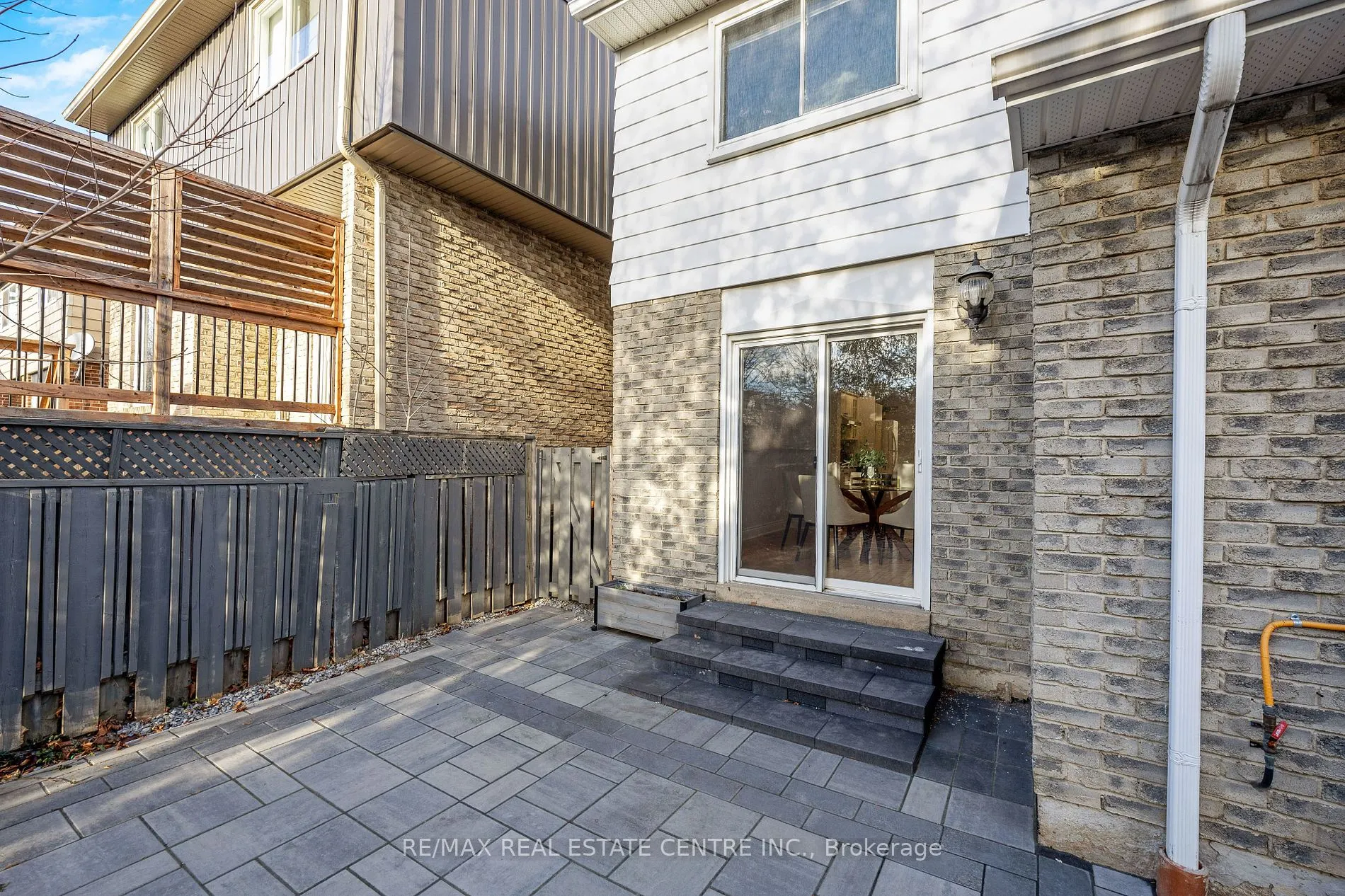 738 Briar Cres