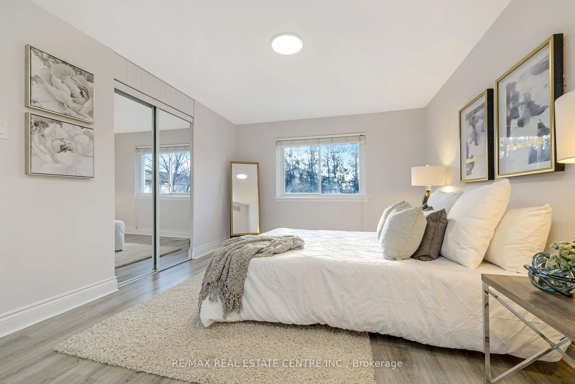 738 Briar Cres