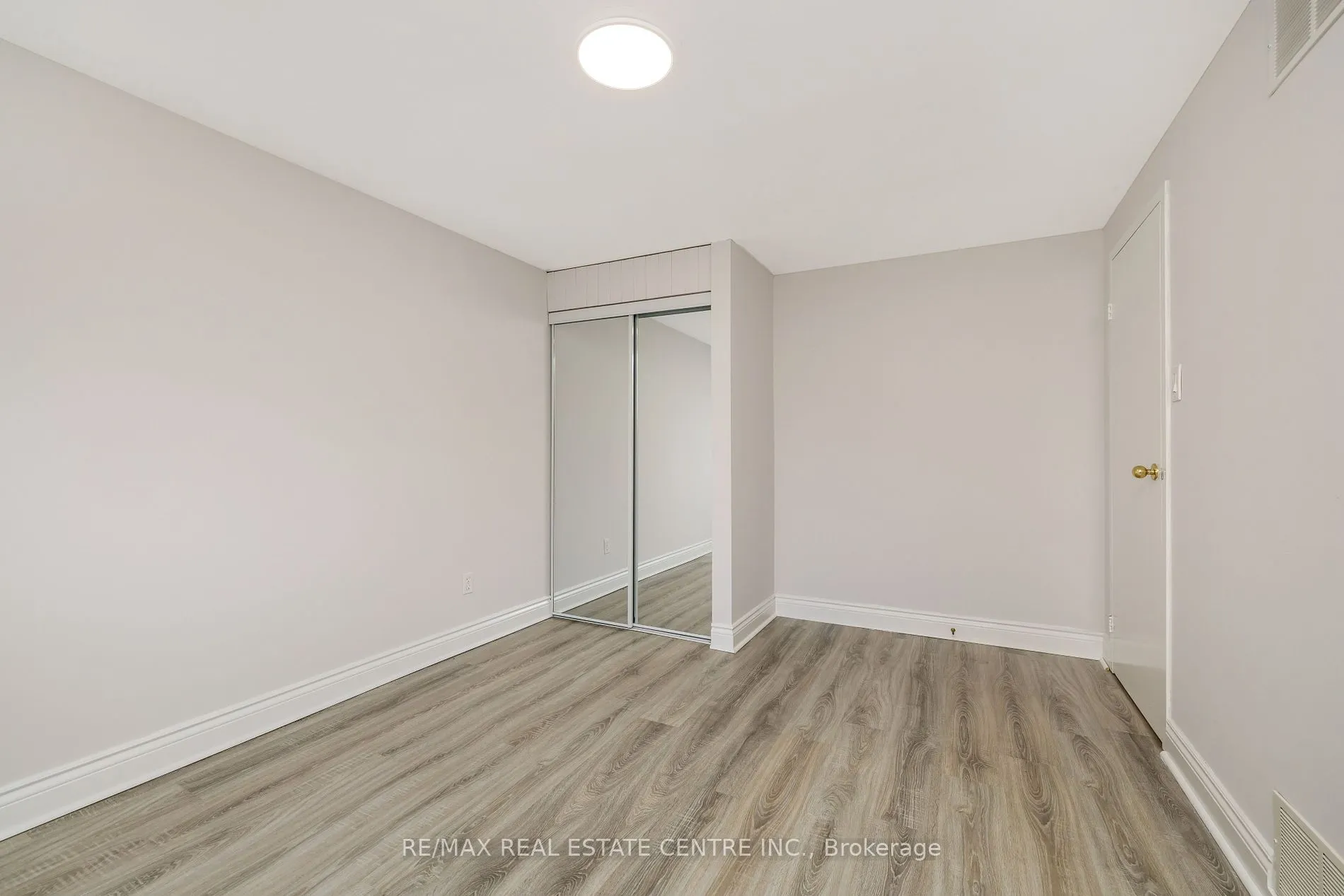 738 Briar Cres