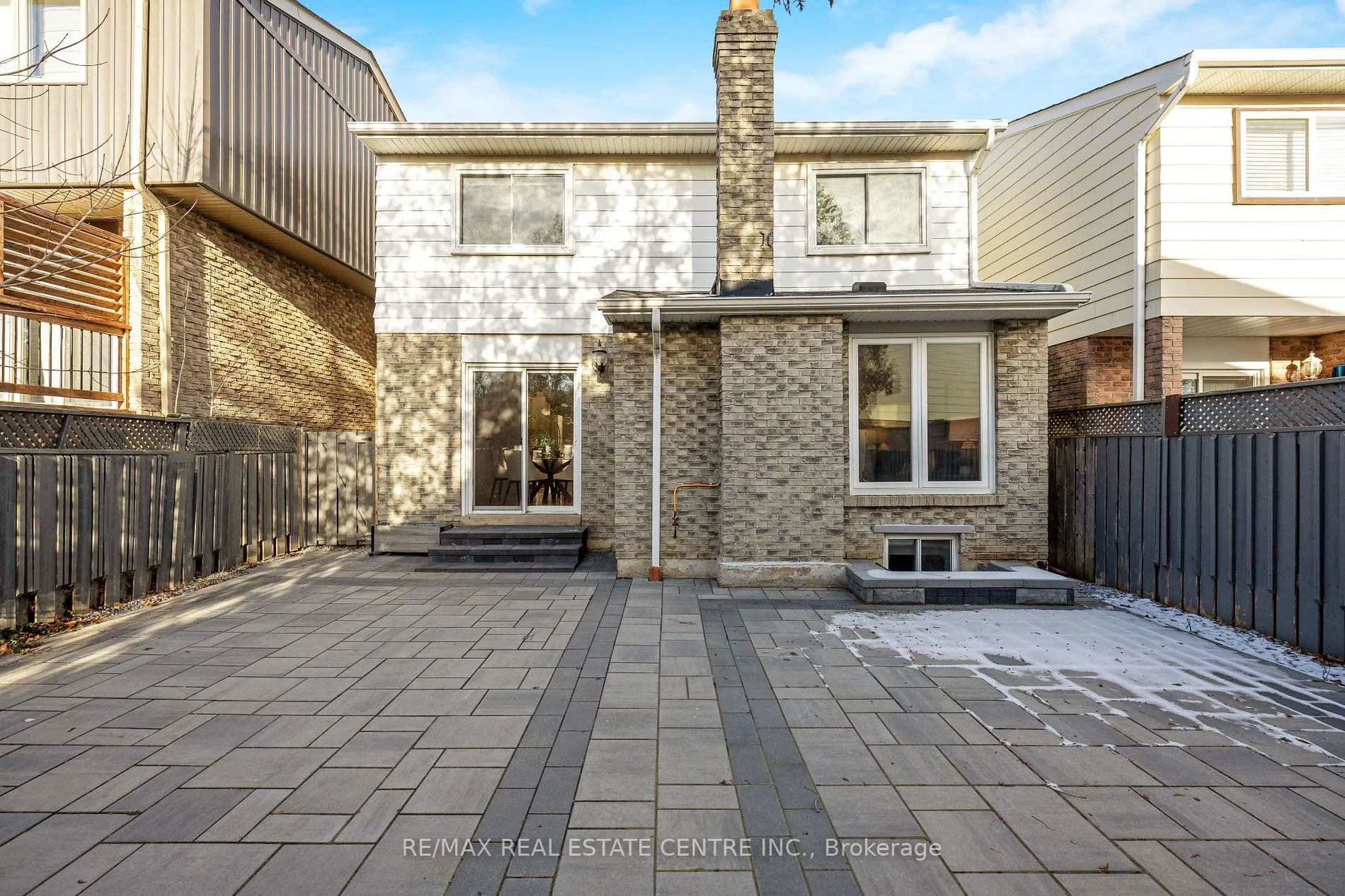 738 Briar Cres