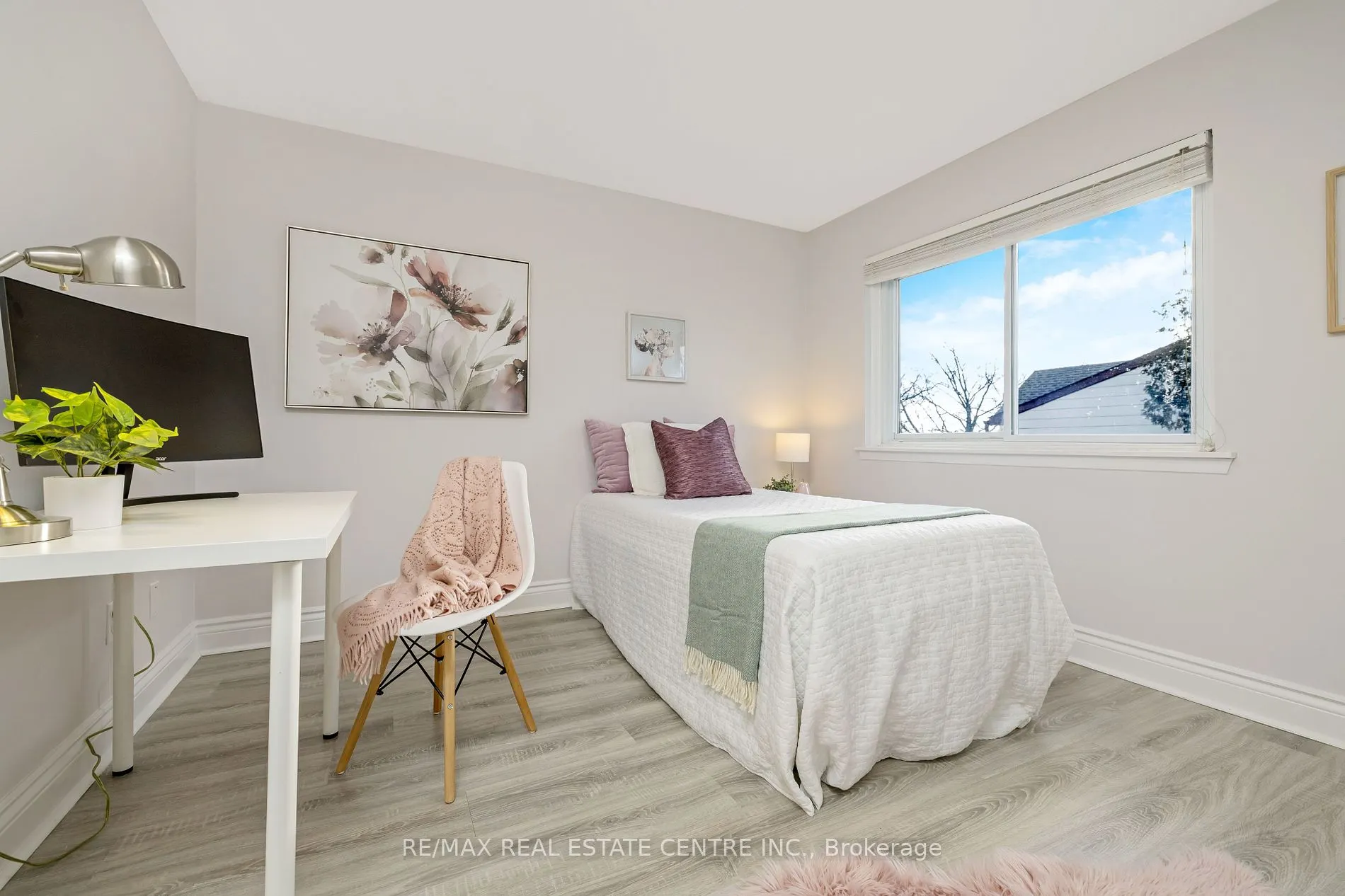 738 Briar Cres
