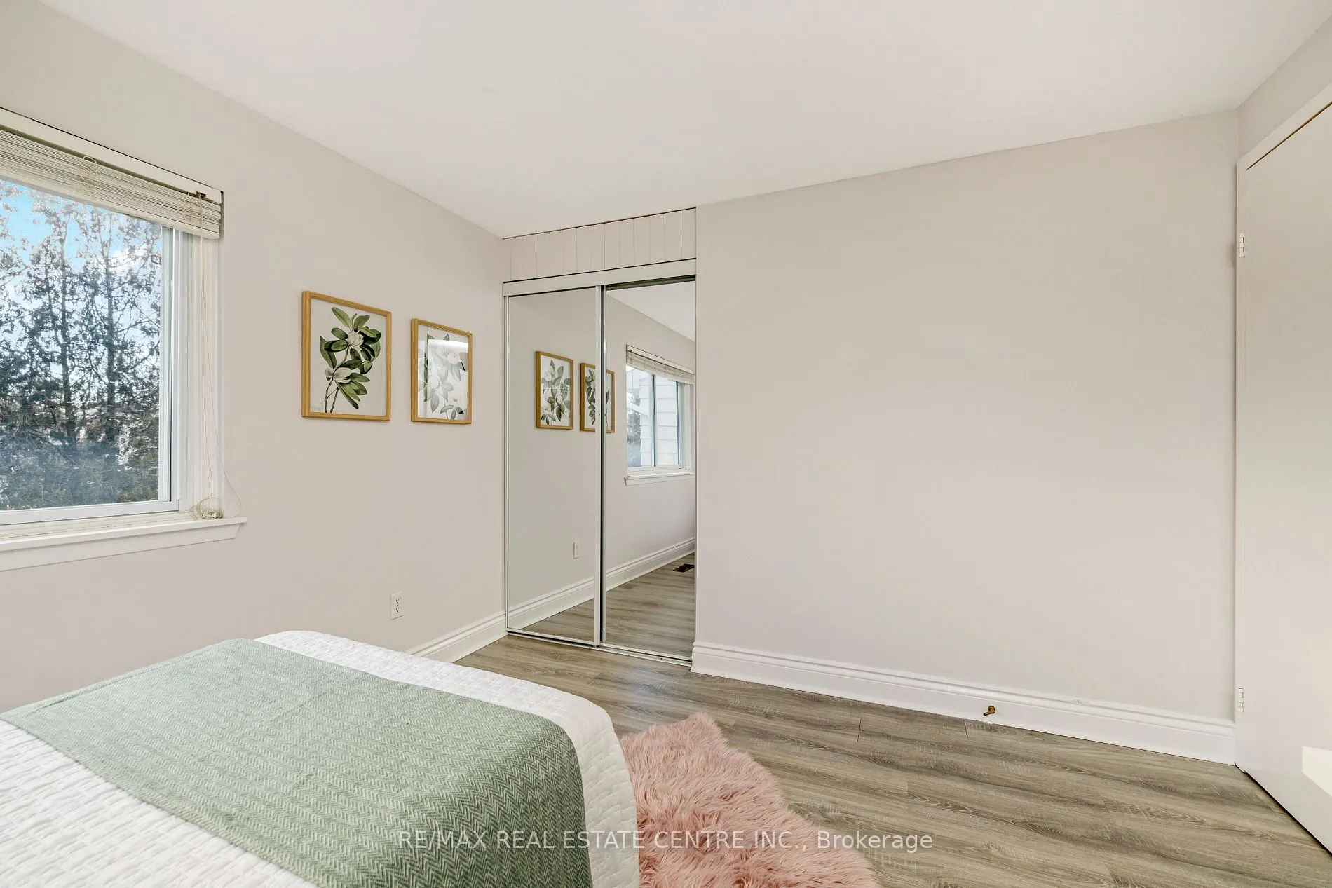 738 Briar Cres