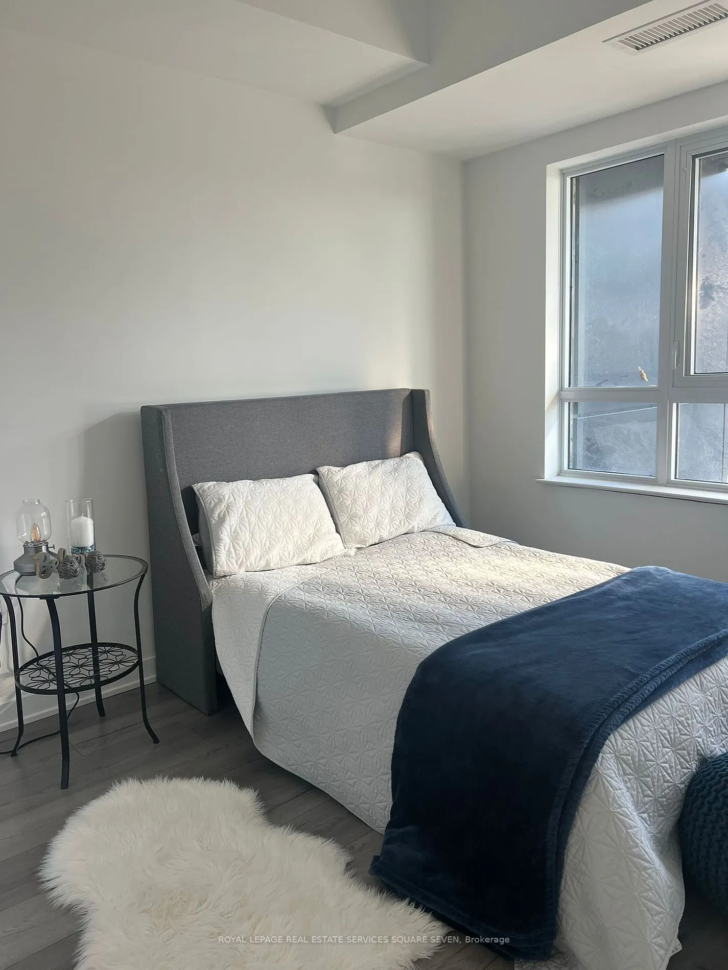 395 Dundas St W, #820