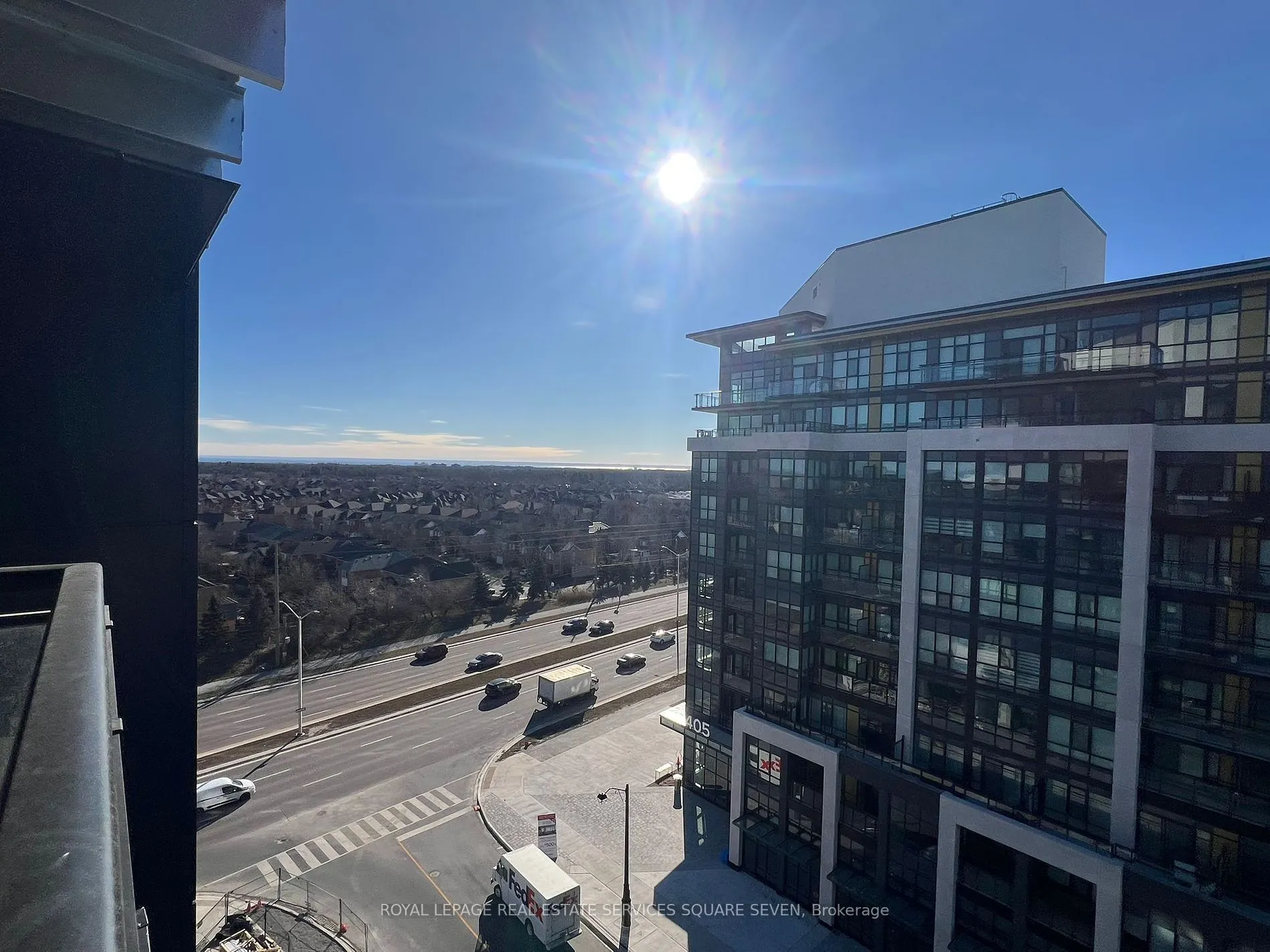 395 Dundas St W, #820