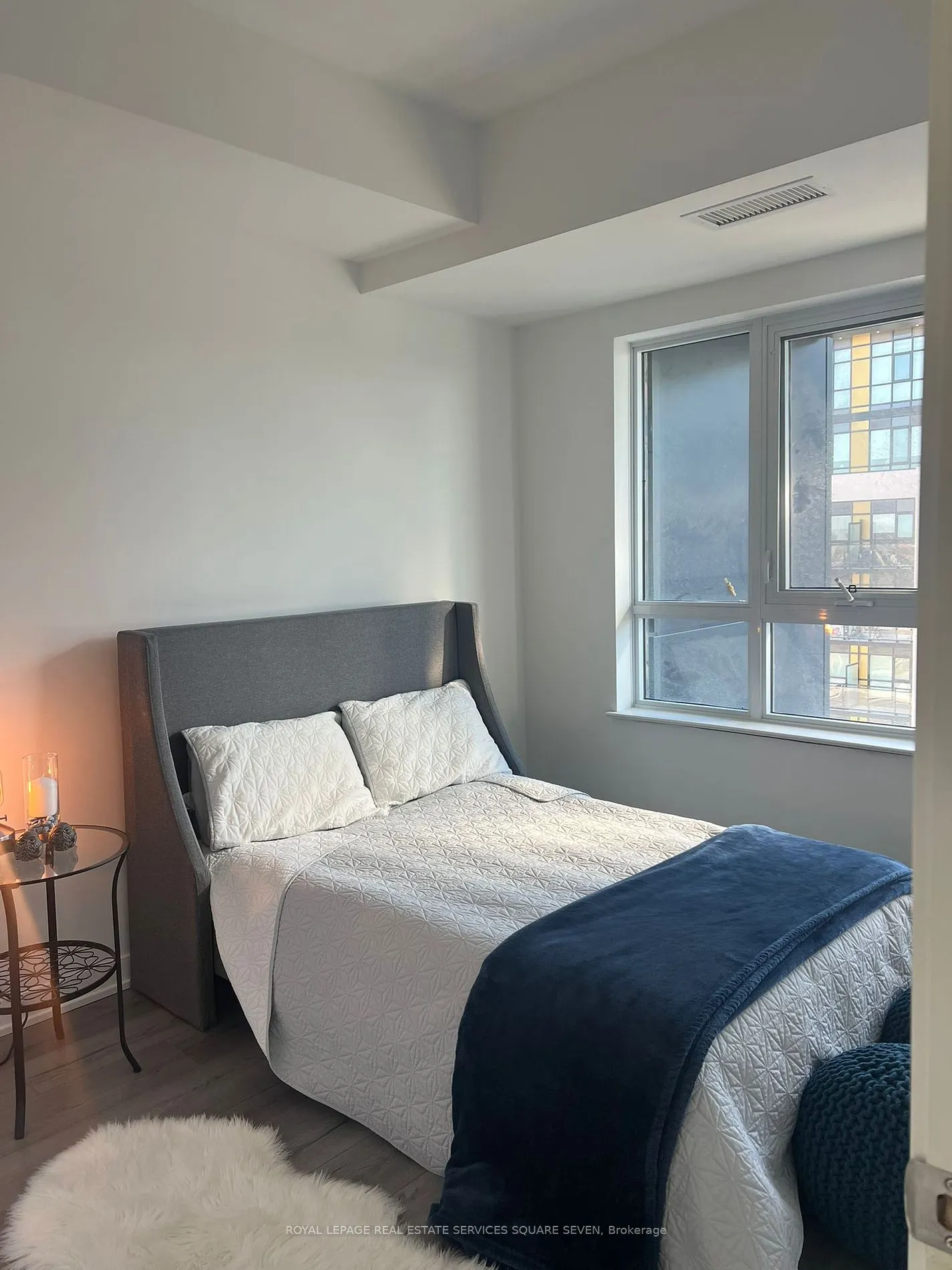 395 Dundas St W, #820