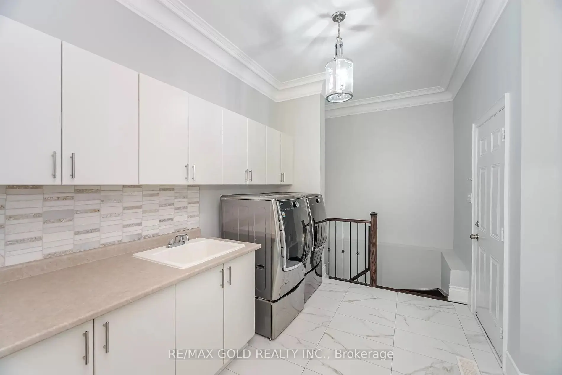 9 Bedouin Cres