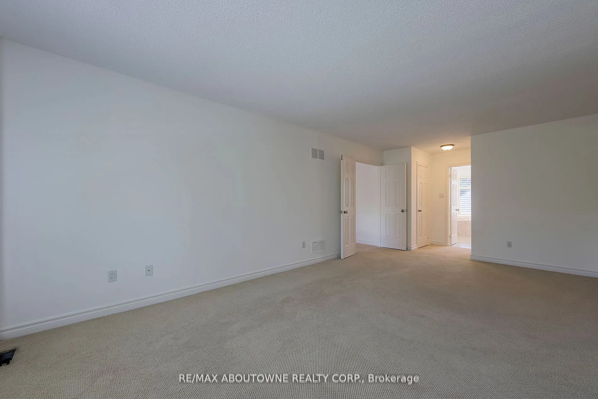 1487 The Links Dr