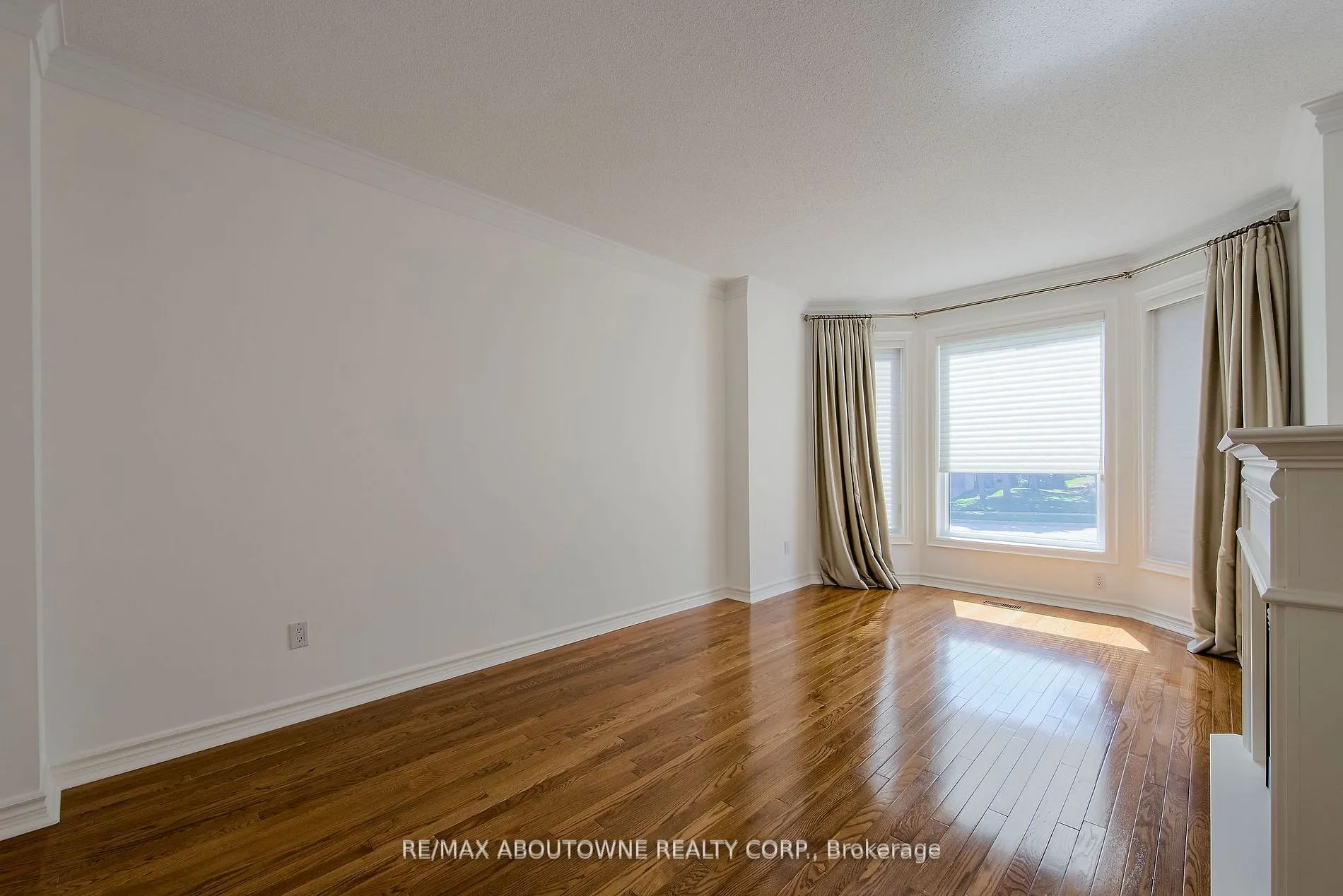 1487 The Links Dr