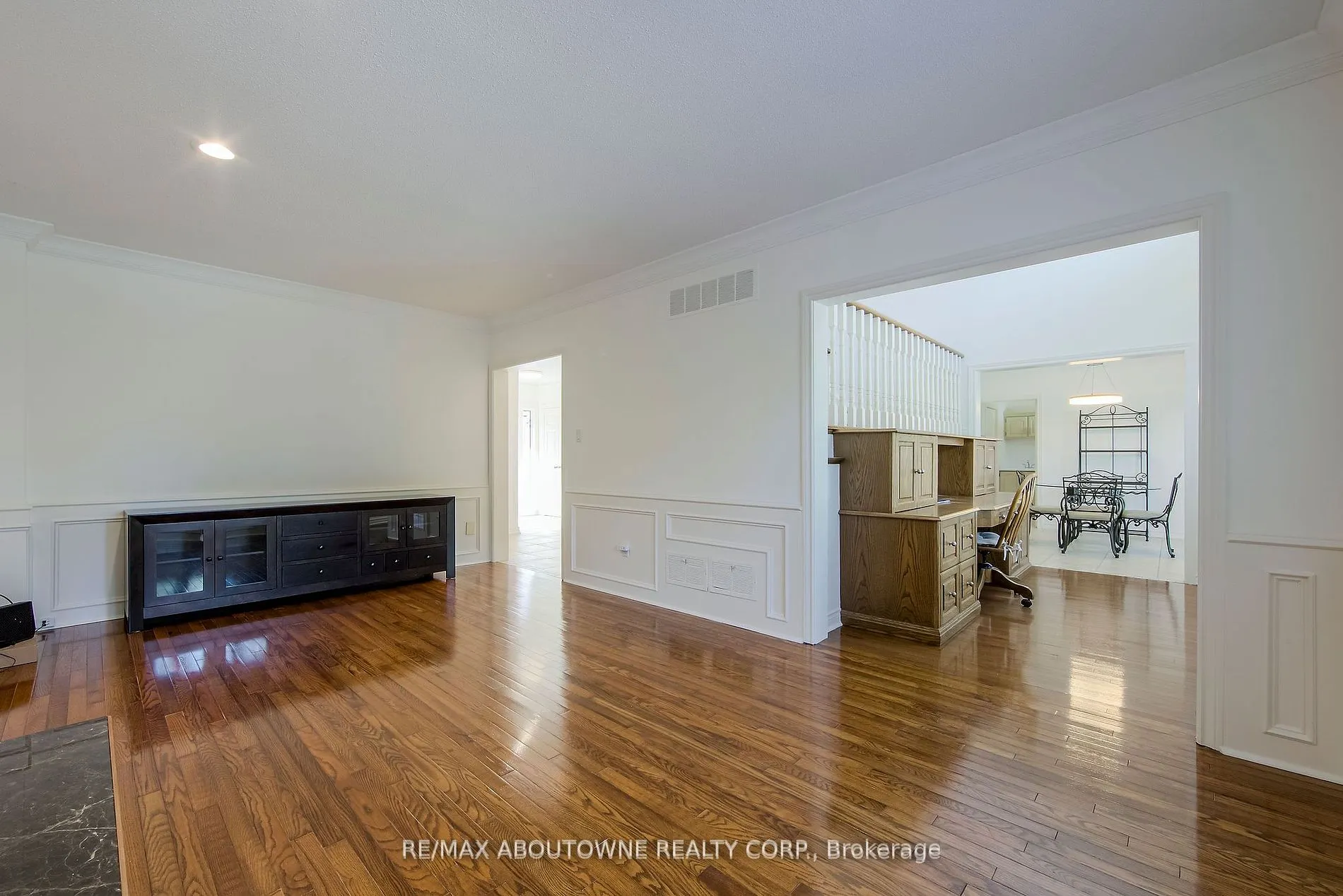 1487 The Links Dr