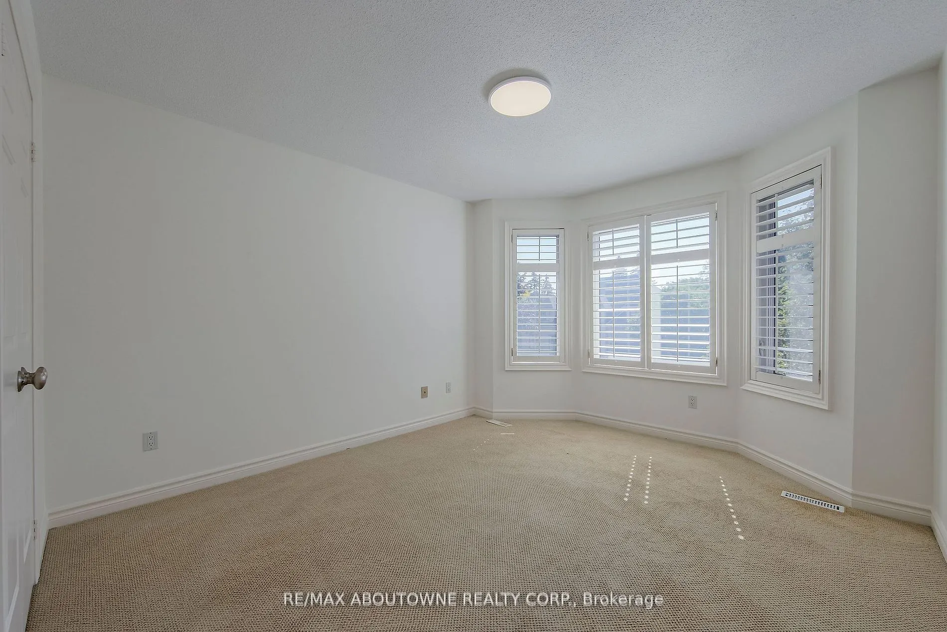 1487 The Links Dr