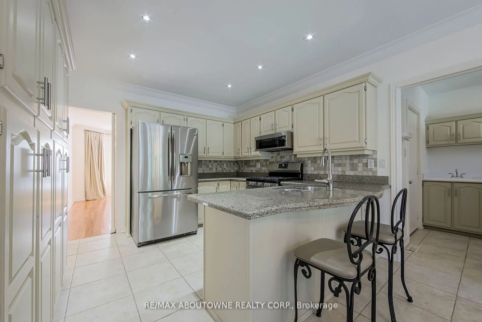 1487 The Links Dr