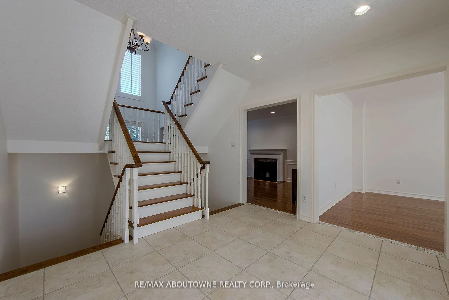 1487 The Links Dr