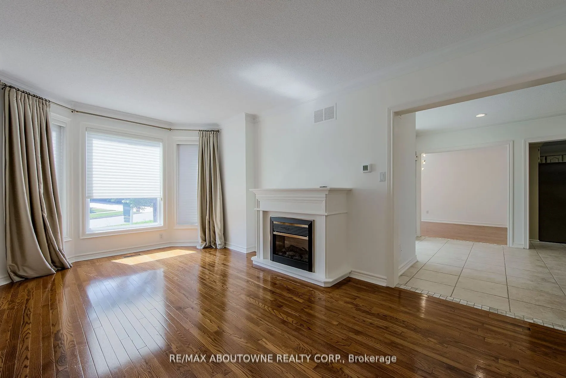 1487 The Links Dr