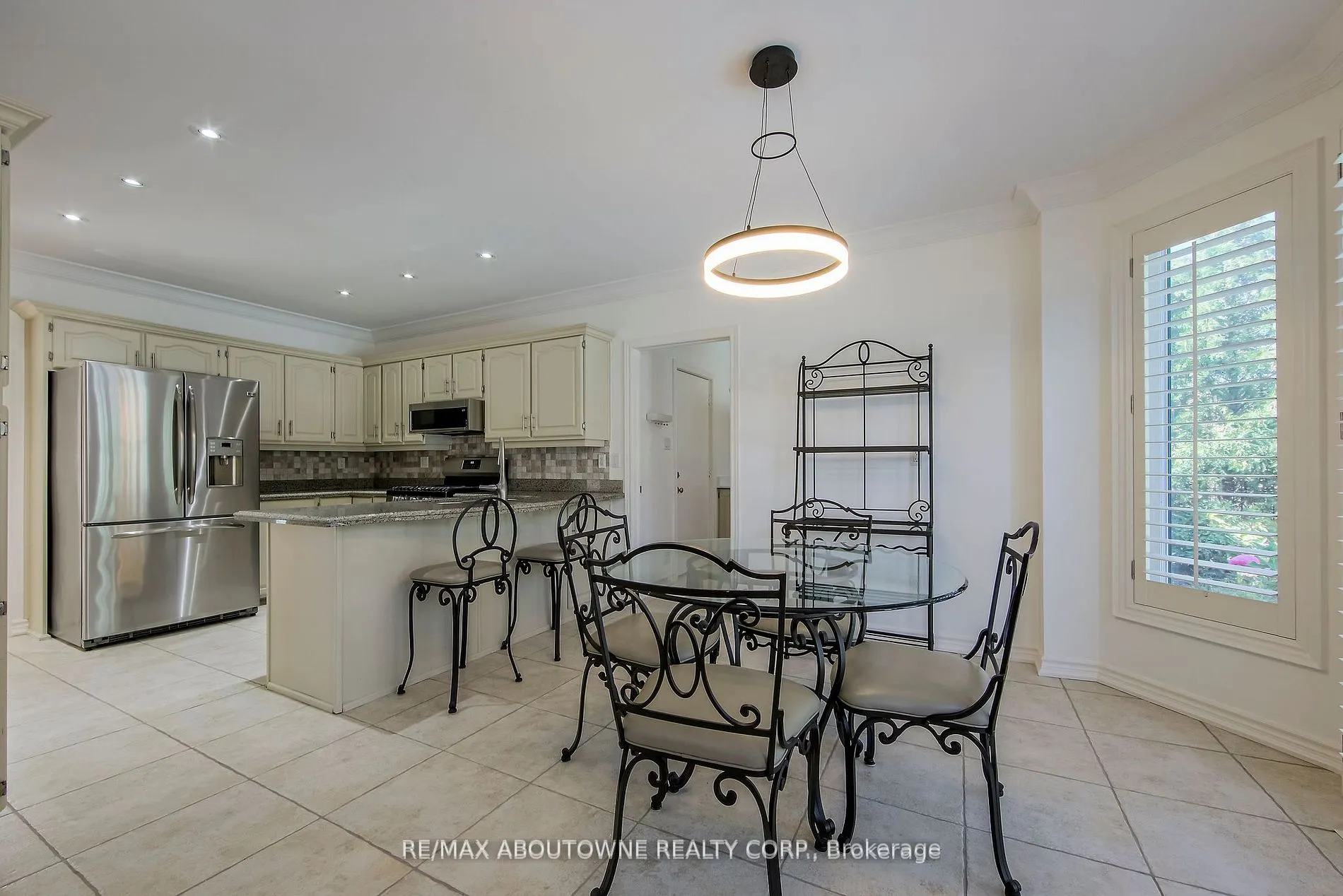 1487 The Links Dr
