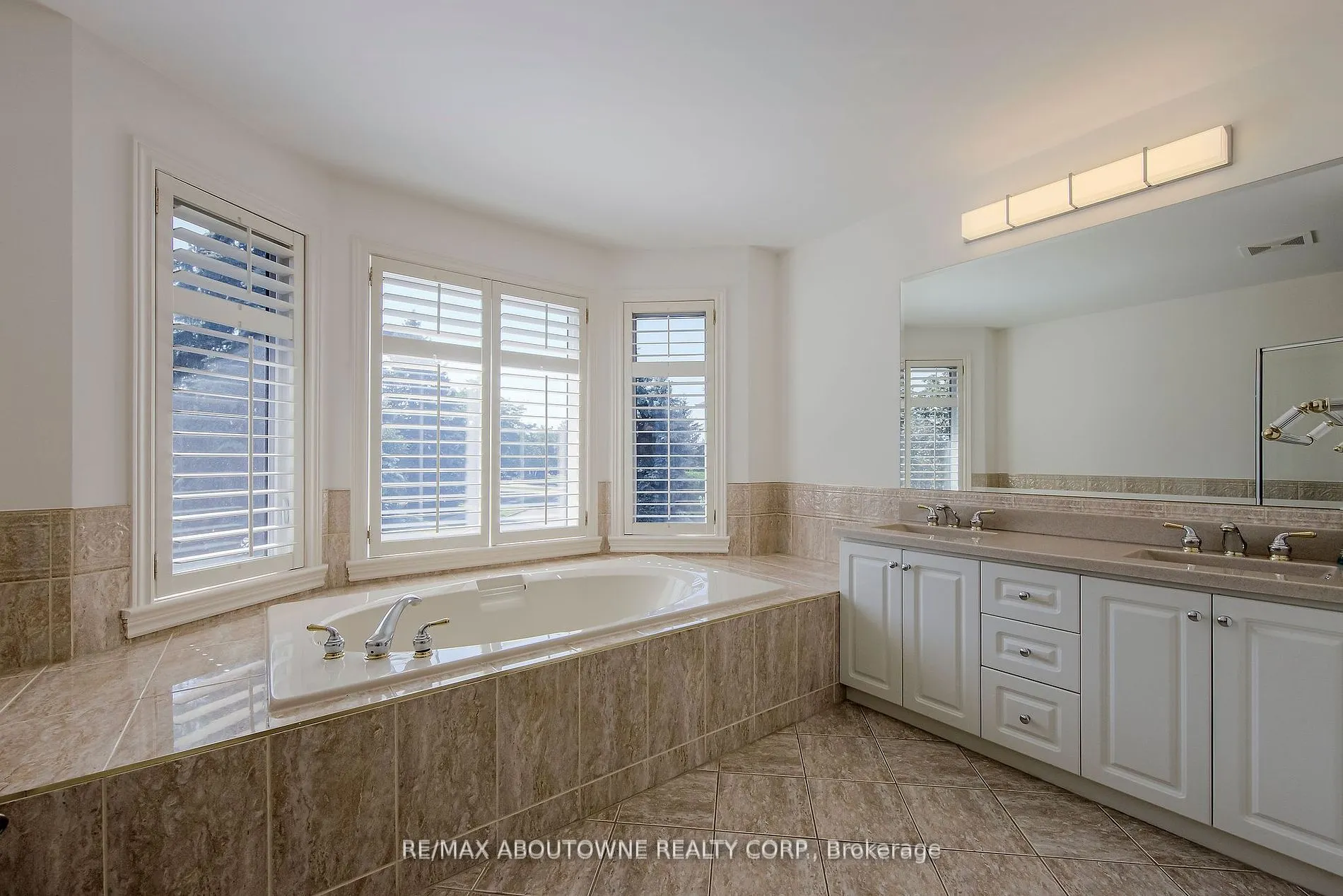 1487 The Links Dr